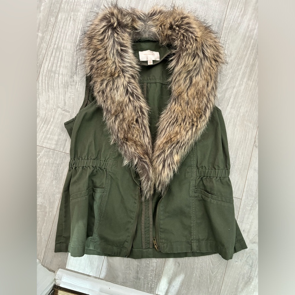 Anthropologie/ Skies are Blue Army Green Vest w/Detachable Collar Medium